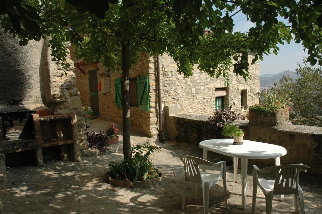 Casa Con Chimenea Y Vista Al Valle - Cal Valeriet Montsonis Bagian luar foto